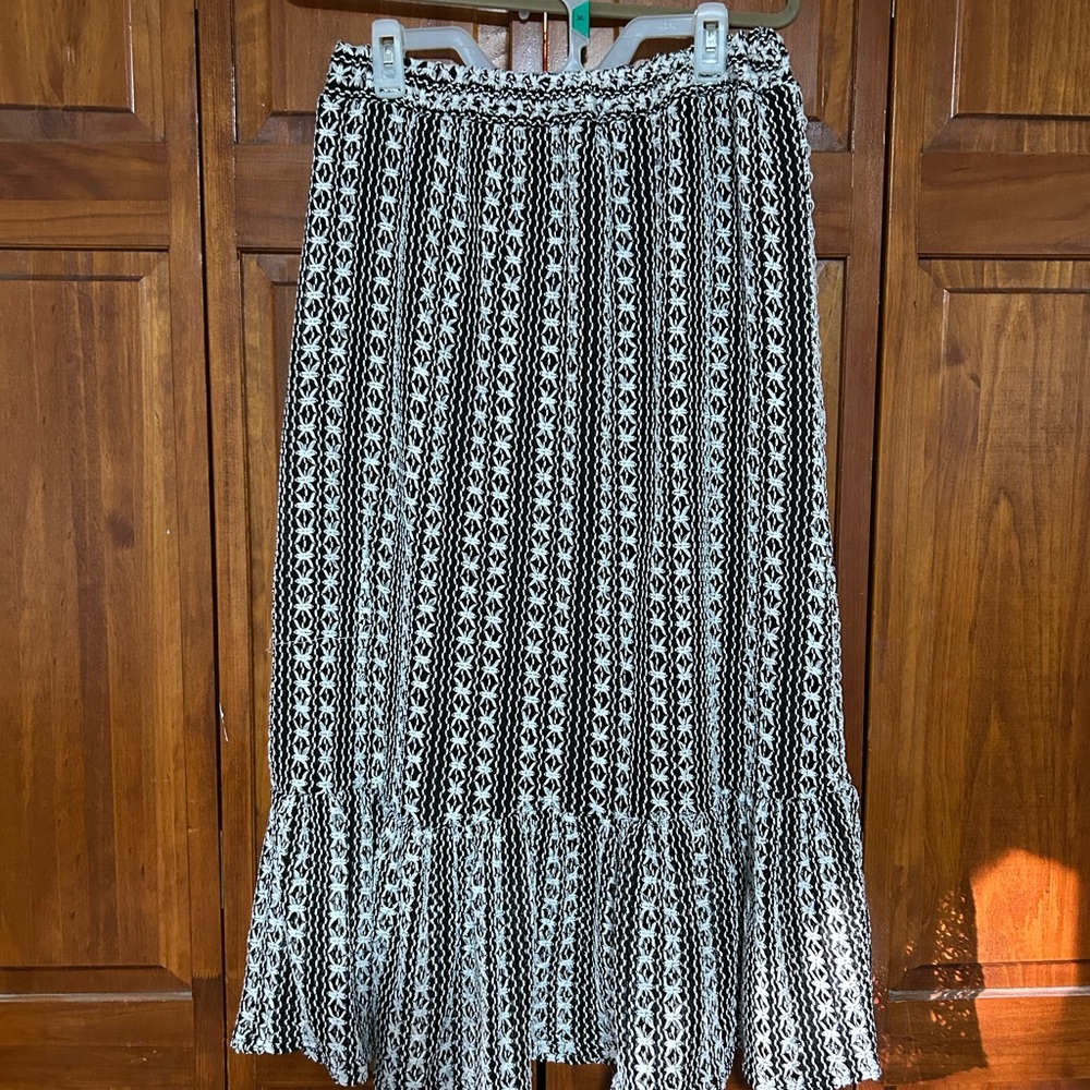 Chic Black and White Maxi Skirt